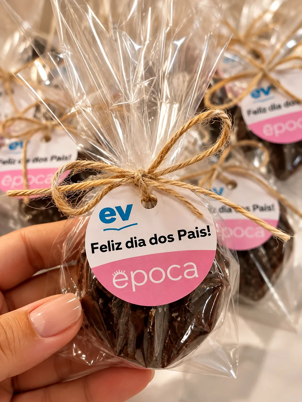 Brownie no saquinho com sisal e a tag de Dia dos Pais de um cliente