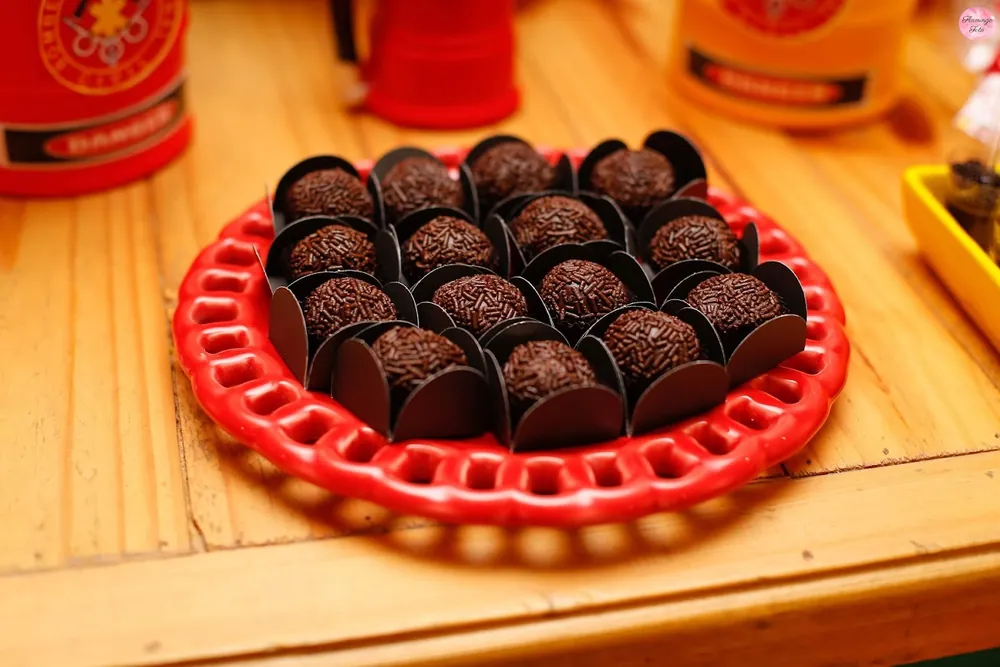 Tradicional 50% cacau no granulado, doce da linha Clássicos da Brada