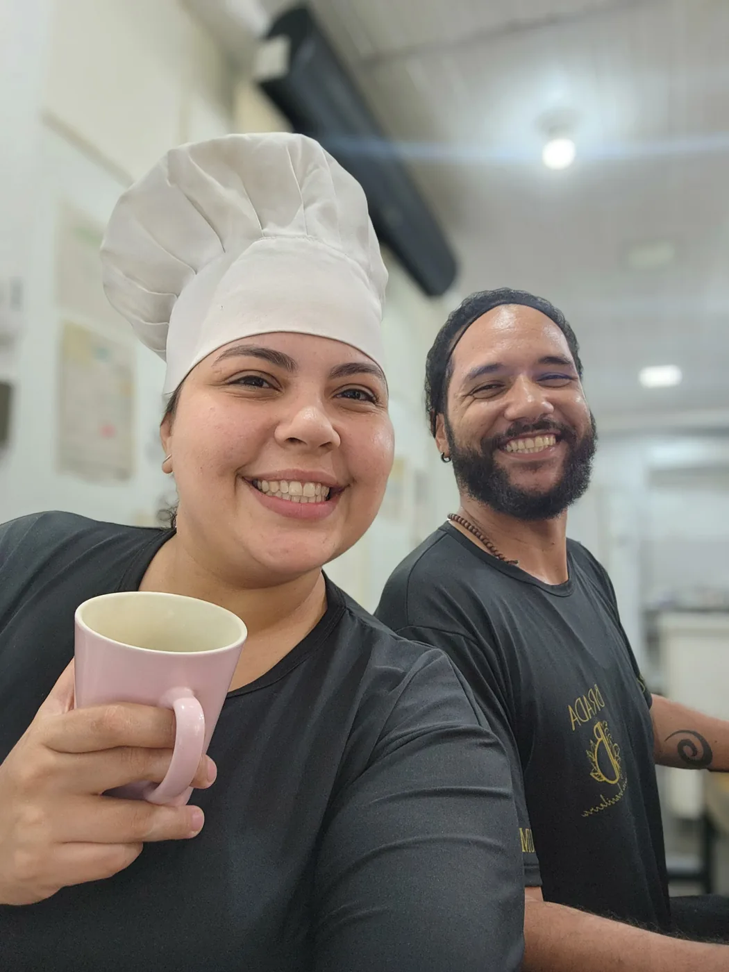Equipe da Brada Doçaria Brasileira preparando doces